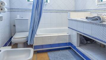 Luxury Chalet, Balcony, Garden View | Bathroom