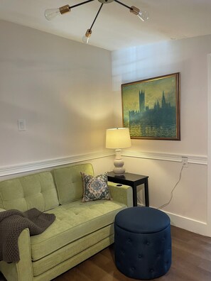 Living area - Cozy studio apartment in historic Seminole heights (Tampa)