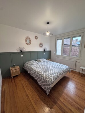 Iron/ironing board, WiFi, bed sheets - Vrbo Property (Calais)