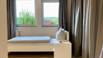 Iron/ironing board, WiFi, bed sheets, wheelchair access