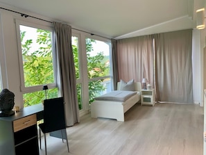Room - Holiday Home 'Große Freiheit Barrierefrei Xxl Lof' with Mountain View, Private Terrace and Wi-Fi (Schauenburg)