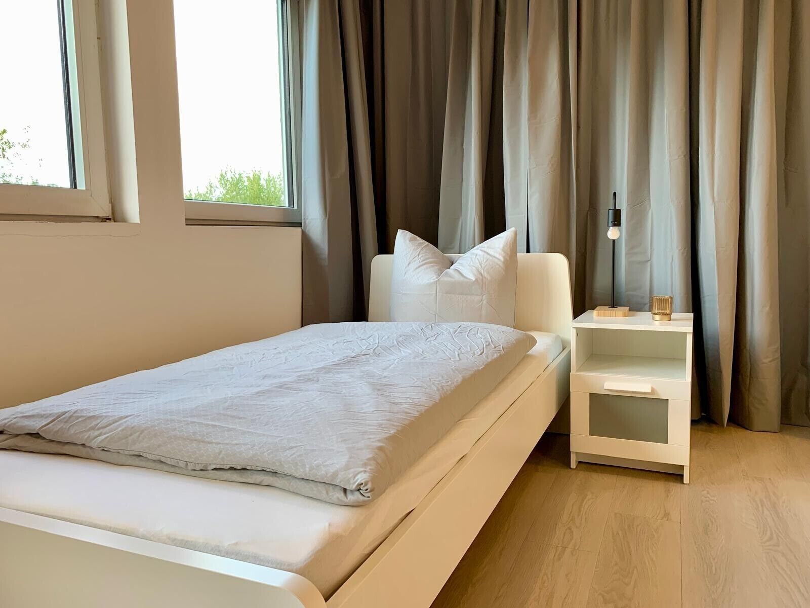 Iron/ironing board, WiFi, bed sheets, wheelchair access