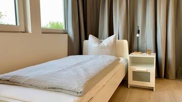 Iron/ironing board, WiFi, bed sheets, wheelchair access