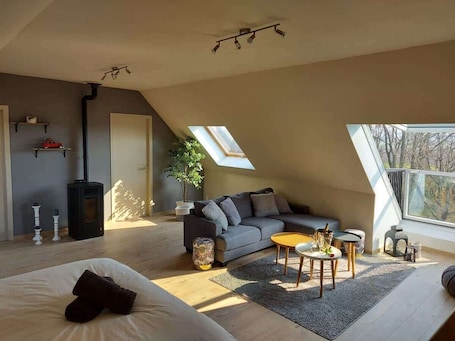 Iron/ironing board, travel crib, WiFi, bed sheets. 140m² de charme à la campagne dans un style design