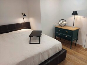 BĂŒgeleisen/BĂŒgelbrett, Reisekinderbett, WLAN
