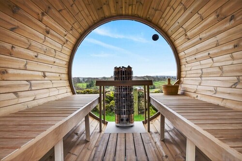 Luxury cottage near the Antrim coast with sauna, hot tub and private playground