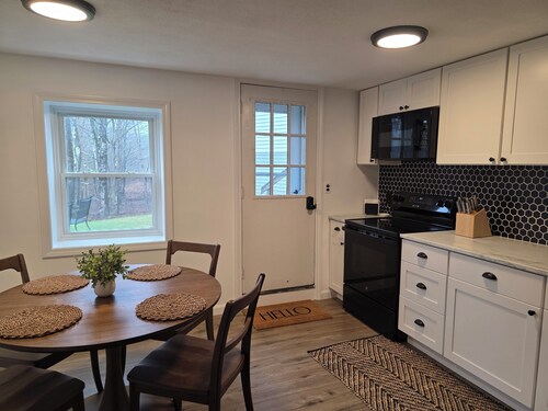 Hubbard Brook Getaway - King Bed - Mountain Views