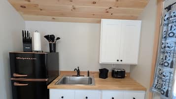 Fridge, microwave, coffee/tea maker, toaster