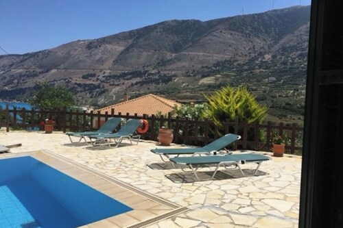 Villa Midas - Sleeps 4 - Private Pool - Parking