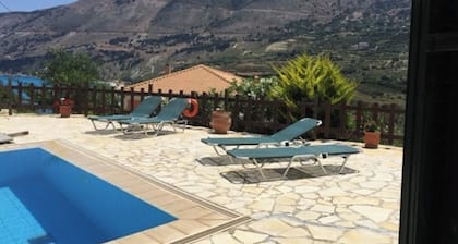 Villa Midas - Sleeps 4 - Private Pool - Parking