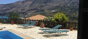 Villa Midas - Sleeps 4 - Private Pool - Parking