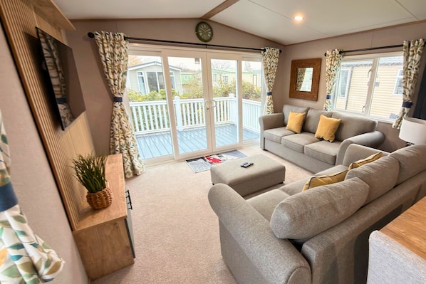 Living area - Vintage 121 - Southview Holiday Park Skegness (Skegness)