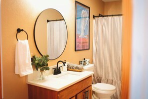 Hair dryer, towels - Yellowstone River | Theater+Saloon | Sauna | Views (Livingston)