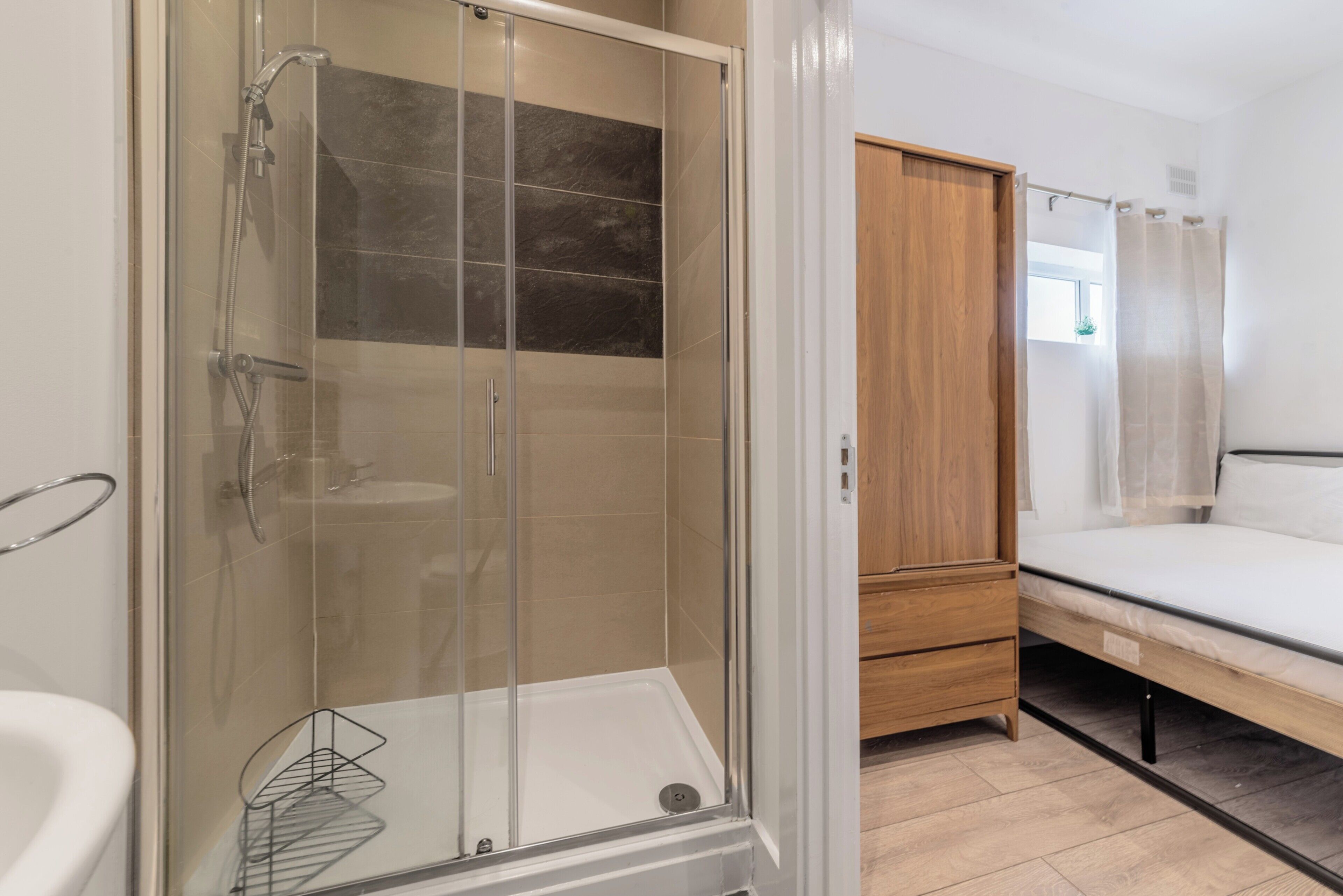 Shower, towels