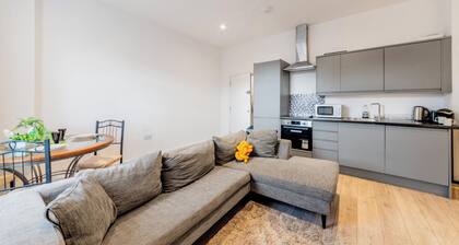Central - Stay 4 - Paid Parking - Near Transport