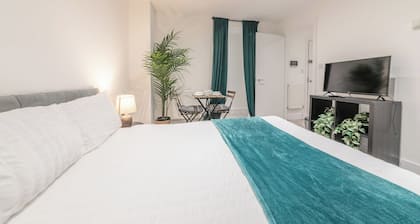 Central - Stay 2 - Paid Parking - Near Transport