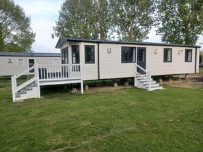 Exterior - Static Caravan 2 Bed Sleeps 6 Overlooking Water (Northampton)