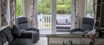 Static Caravan 2 Bed Sleeps 6 Overlooking Water