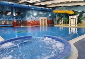 Pool - Static Caravan 2 Bed Sleeps 6 Overlooking Water (Northampton)