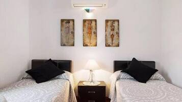 3 bedrooms, iron/ironing board, free WiFi, bed sheets