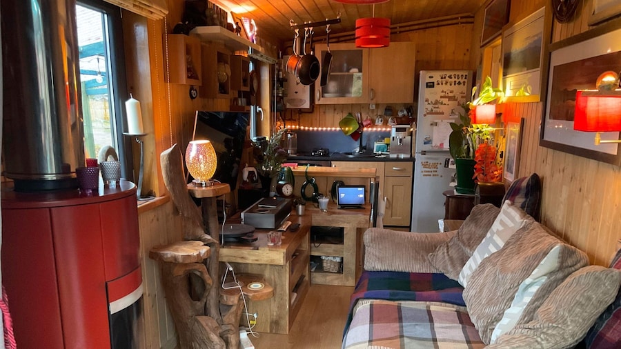 The Summerhouse, Cabin - Sleeps 2 - Breakfast Provided