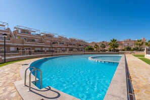 Pool - Apartment '2' with Shared Pool, Private Terrace and Wi-Fi (Pilar de la Horadada)