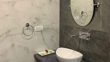 Deluxe Room | Bathroom