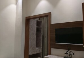 Deluxe Room | Interior - Hotel Tulsi Tower (Raipur)