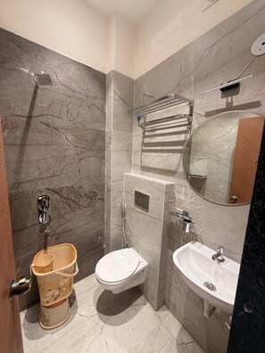 Standard Room | Bathroom | Towels, soap, shampoo - Hotel Tulsi Tower (Raipur)