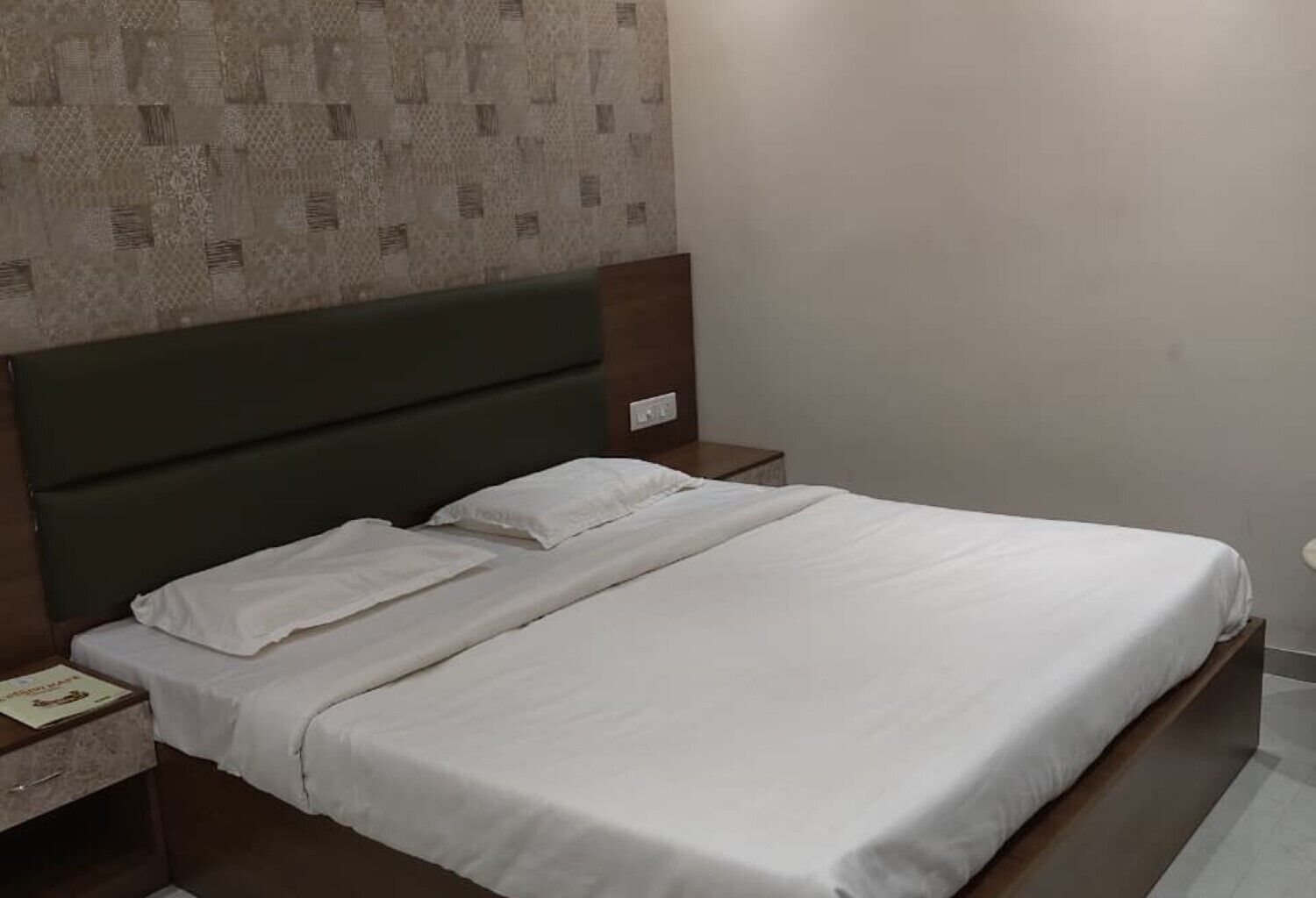 Deluxe Room | Free WiFi
