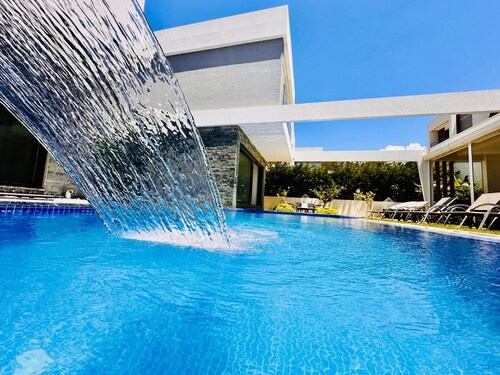 Spacious Garden & Luxury Family Villa with Private Pool in Kusadasi