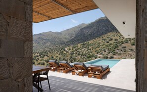 Deluxe villa, patio, uitzicht op zee | Zwembad | 3 buitenzwembaden