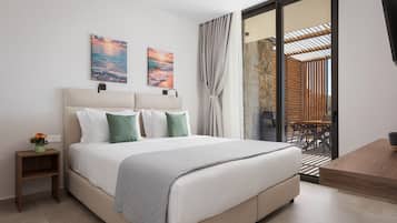 Villa Sunrise with Sea View | Meja, seterika/papan seterika, katil bayi mudah alih, Wi-fi percuma