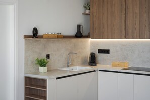 Villa Sunrise with Sea View | Eigene Küche | Großer Kühlschrank, Mikrowelle, Ofen, Herdplatte