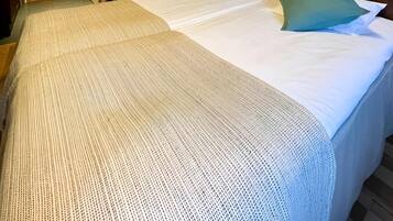 Bureau, lits pliants/supplémentaires gratuits, draps fournis