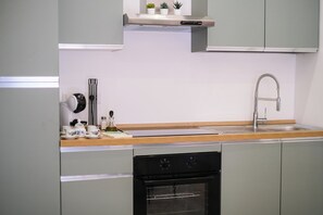 Refrigerador, horno, placa de cocina, cafetera/tetera