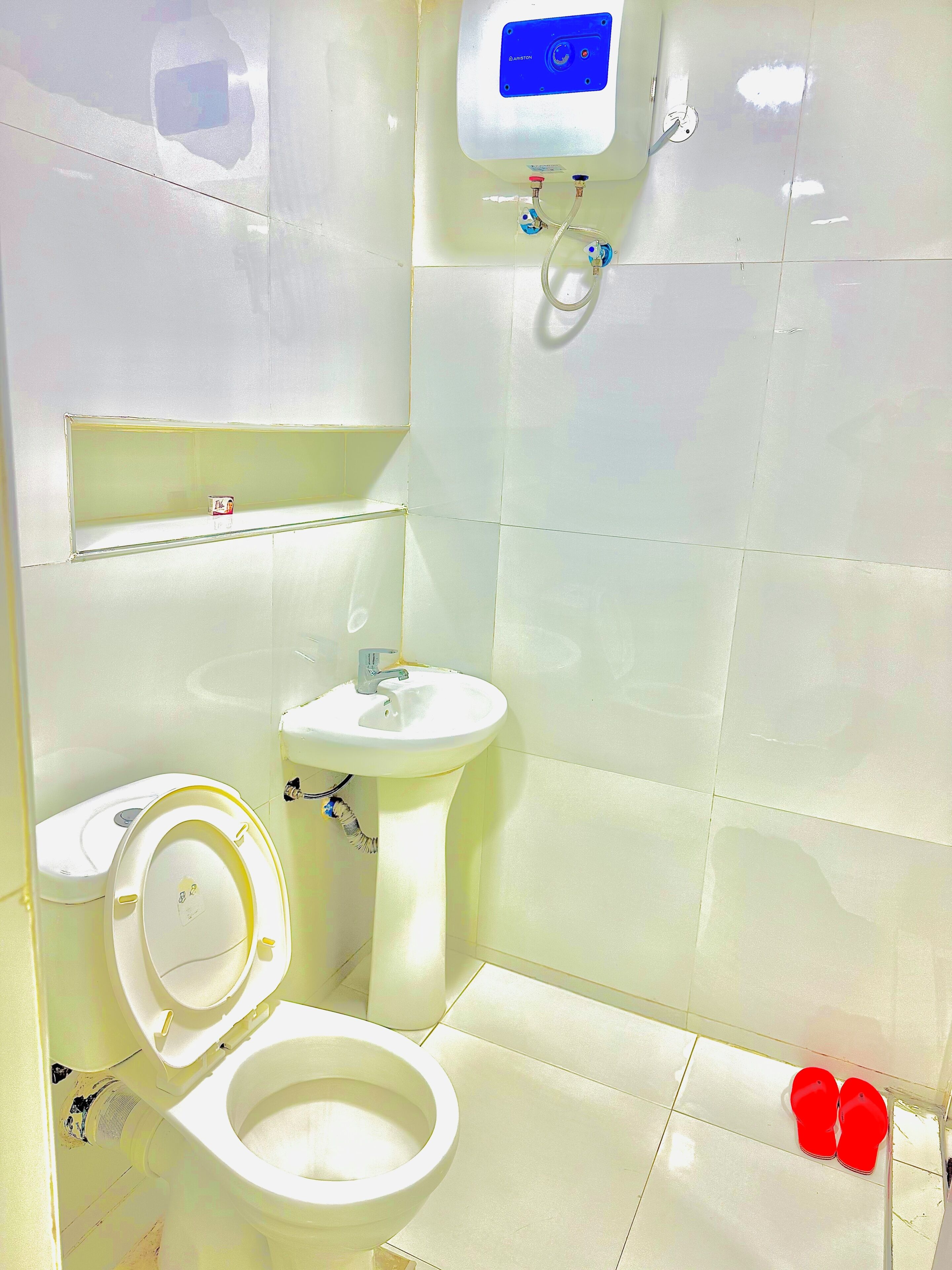 Standard Double Room | Bilik Mandi | Selipar 
