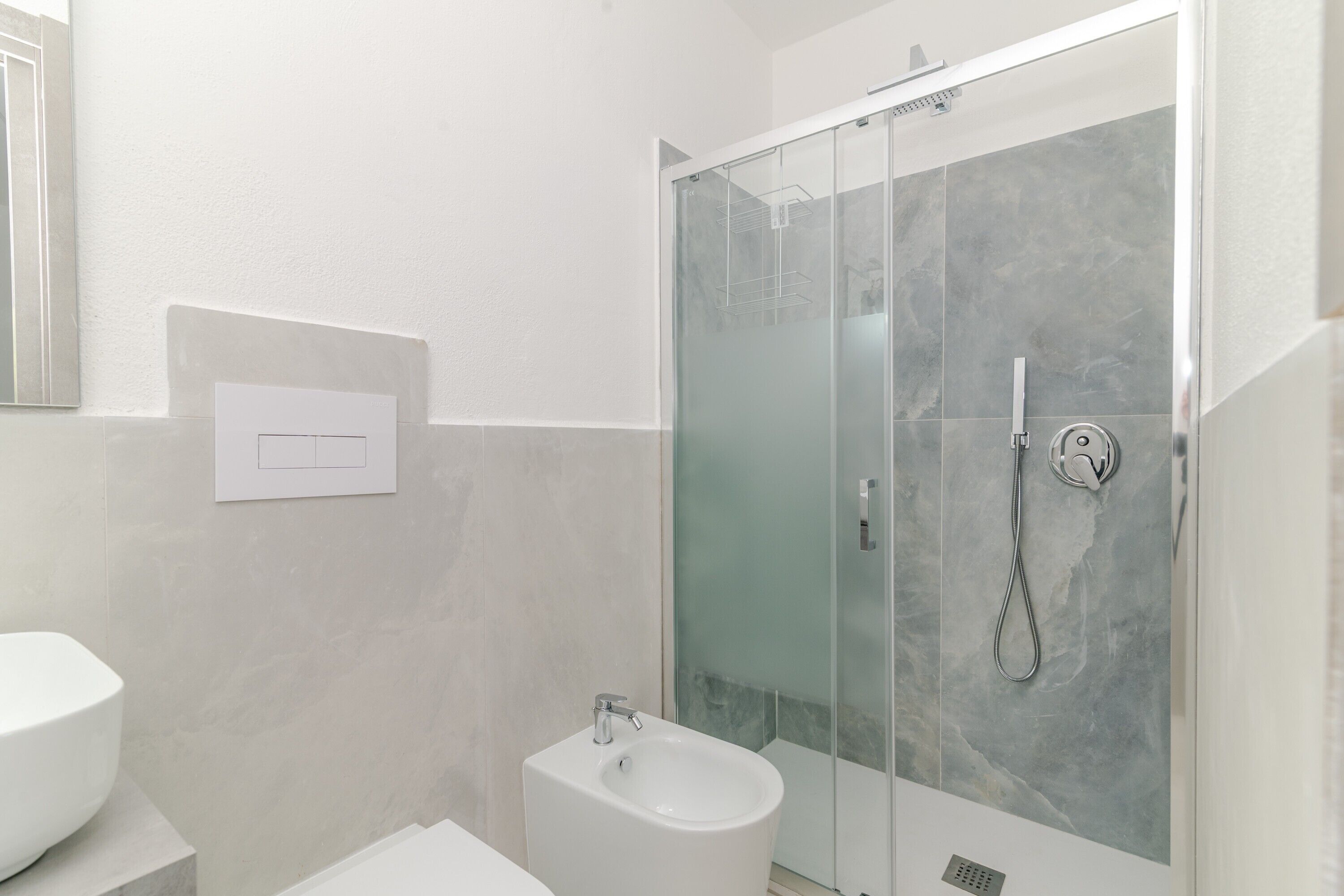 Shower, towels