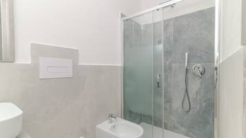 Shower, towels