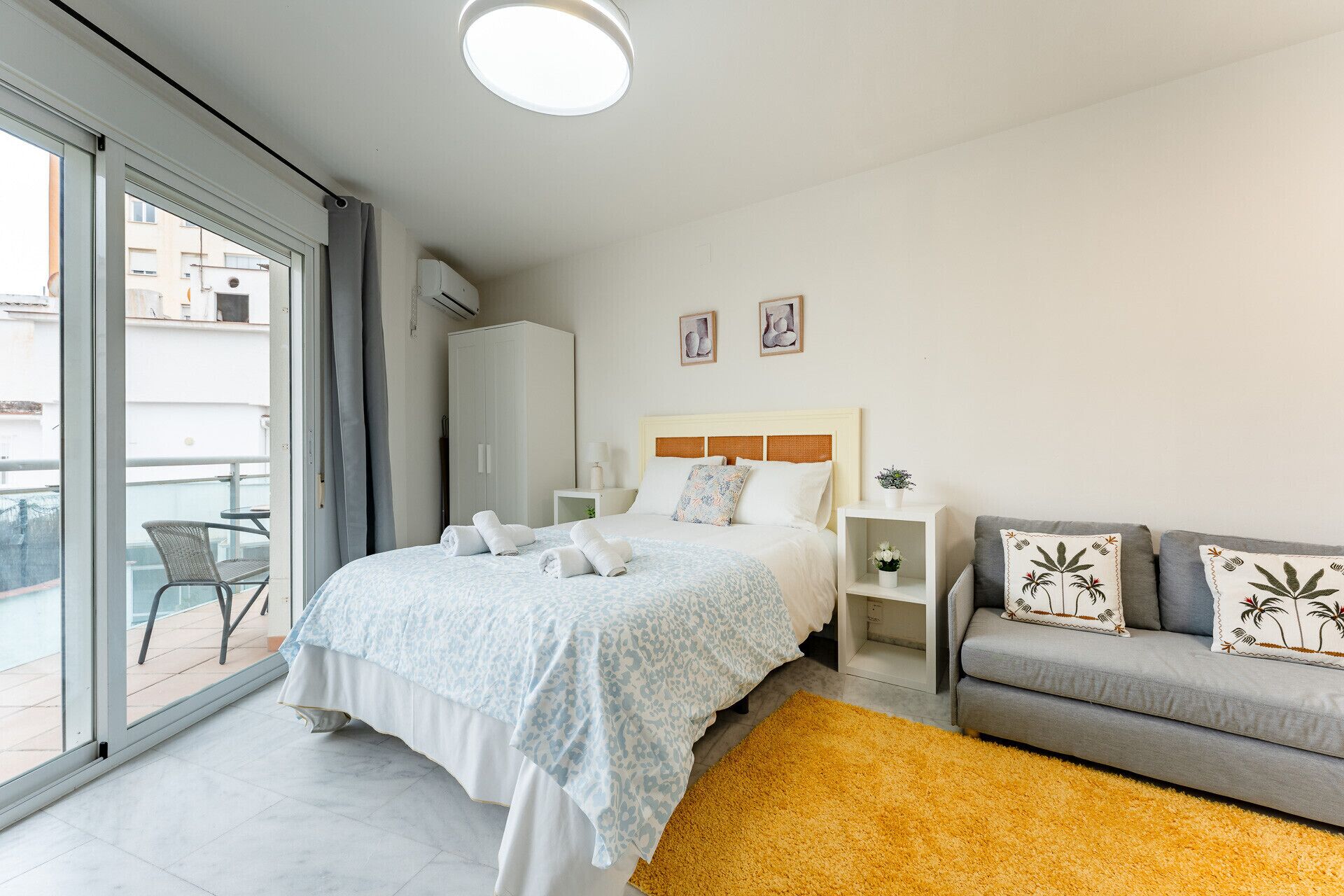 Iron/ironing board, free WiFi, bed sheets