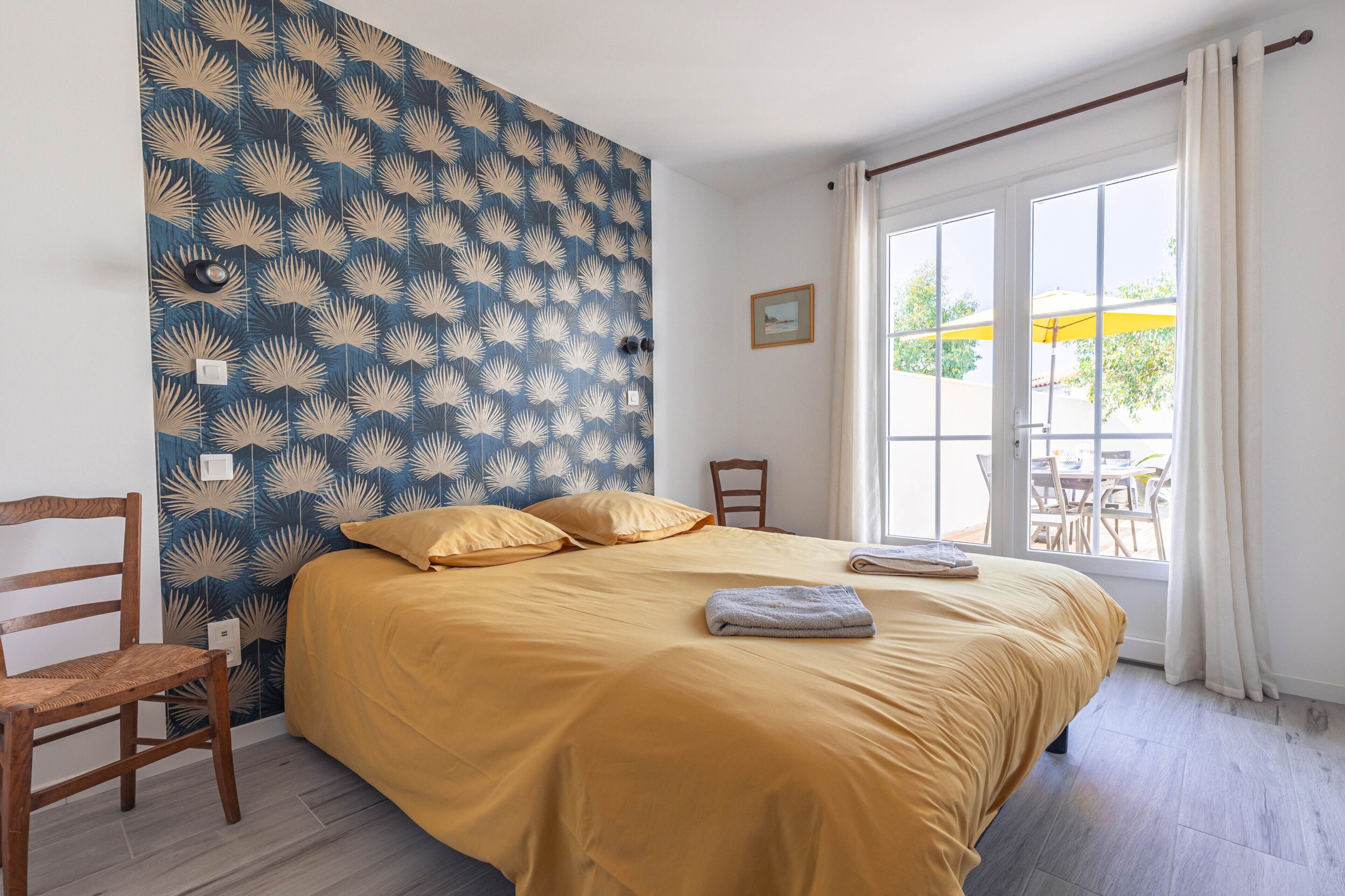 Iron/ironing board, WiFi, bed sheets, wheelchair access