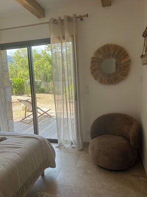 Iron/ironing board, internet, bed sheets - Vrbo Property (Figari)