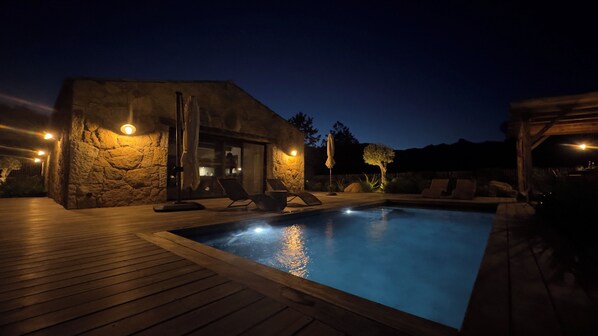 A stone building with a pool and lounge chairs. - Charming sheepfold, comfortable and ideally located (Figari)
