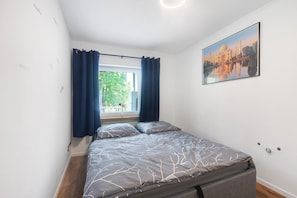 WiFi, bed sheets, wheelchair access