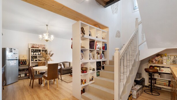 A spacious kitchen with a dining area, wooden flooring, and a staircase leading to an upper level. - Bed and Breakfast Al Vecio Morer 'Camera Rose' with Air Conditioning (San Donà di Piave)