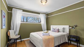 4 bedrooms, desk, travel cot, free WiFi