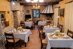 Dining - Vrbo Property (Sobrepiedra)