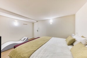 Iron/ironing board, WiFi, bed sheets - Vrbo Property (Saint-Germain-sur-Morin)