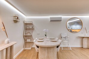 Dining - Vrbo Property (Saint-Germain-sur-Morin)