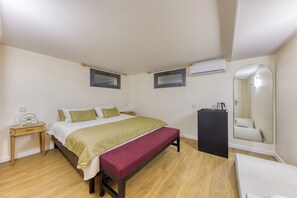 Ferros/tábuas de passar roupa, Wi-Fi, roupa de cama